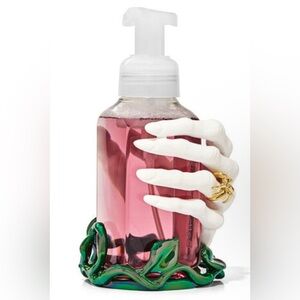 Bath and Body Works Halloween collection 2022 ivy hands soap holder New